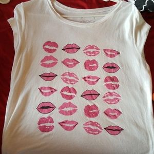 XL kissing shirt